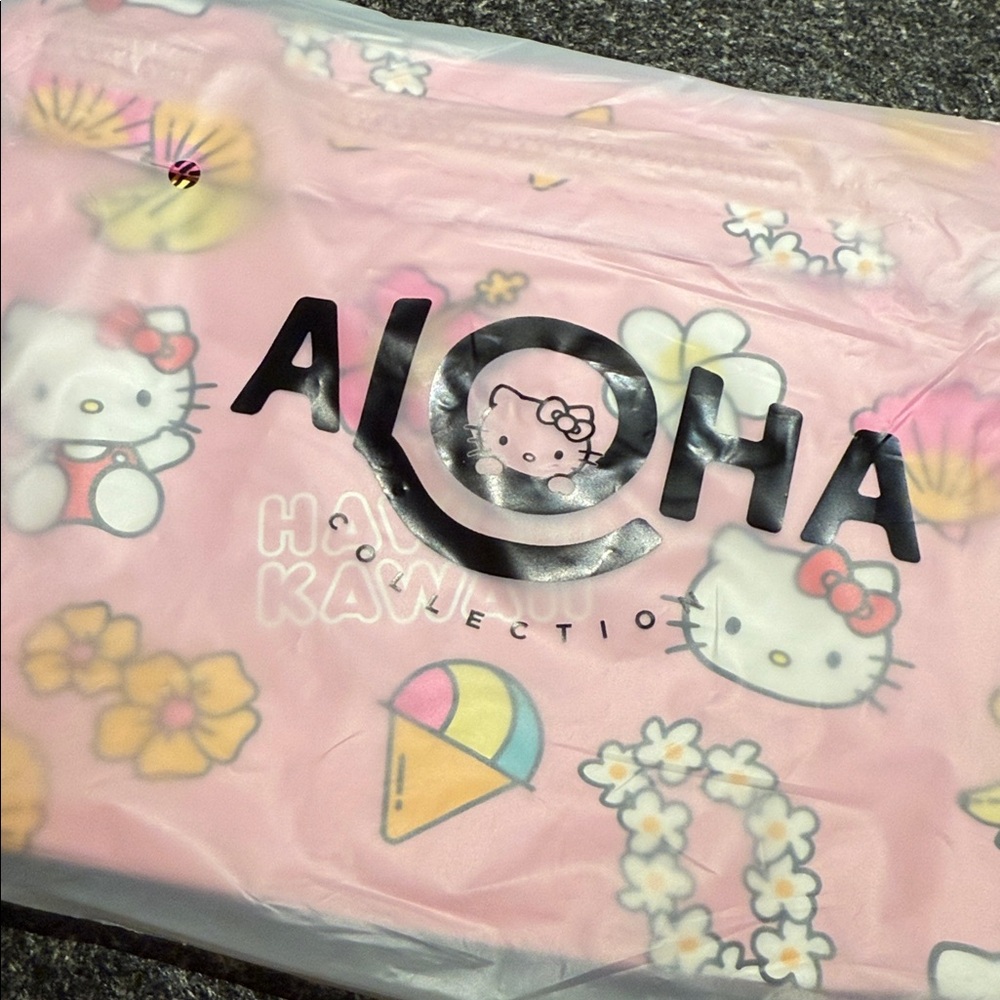 NWT Special Edition Aloha Collection Hello Kitty Accessory Small Pouch - Picture 4 of 4
